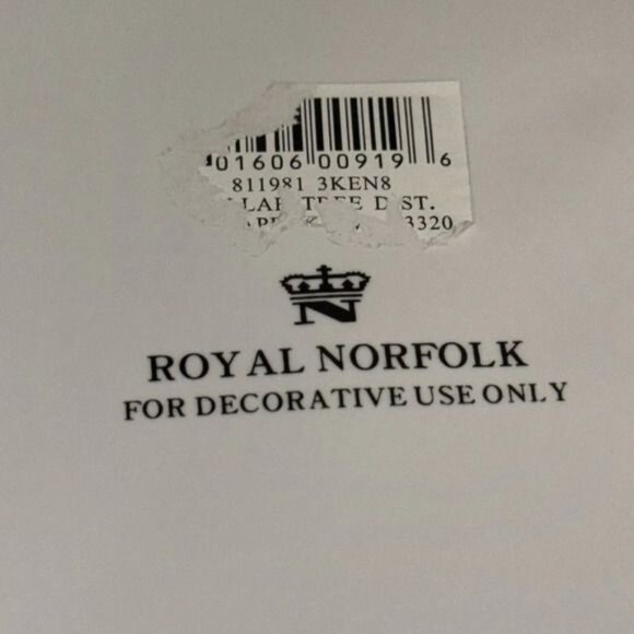 Decorative Royal Norfolk Santa Plate 8" - Picture 3 of 4